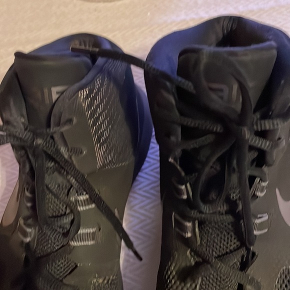 Mens Nike shoes - Picture 4 of 9